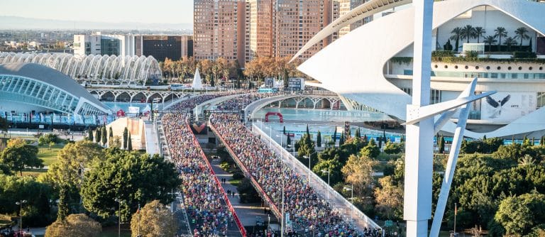 Tariku Novales y Majida Maayouf logran los récords de España en el Maratón Valencia