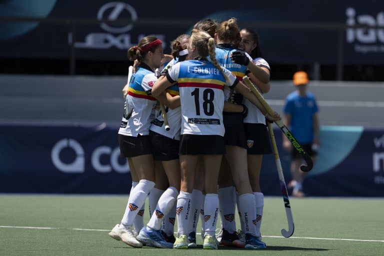 El Valencia Club de Hockey celebra uno de los goles del ascenso